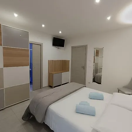 Laura House * Bologna