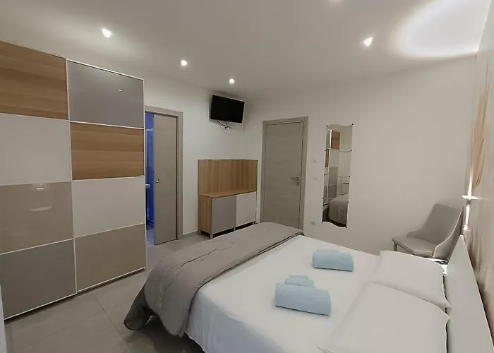 Laura House * Bologne